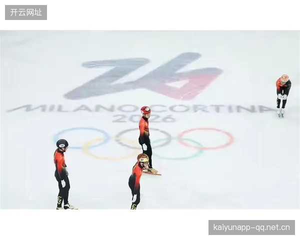 短道速滑选手完成惊险内道超越，评论区炸开花